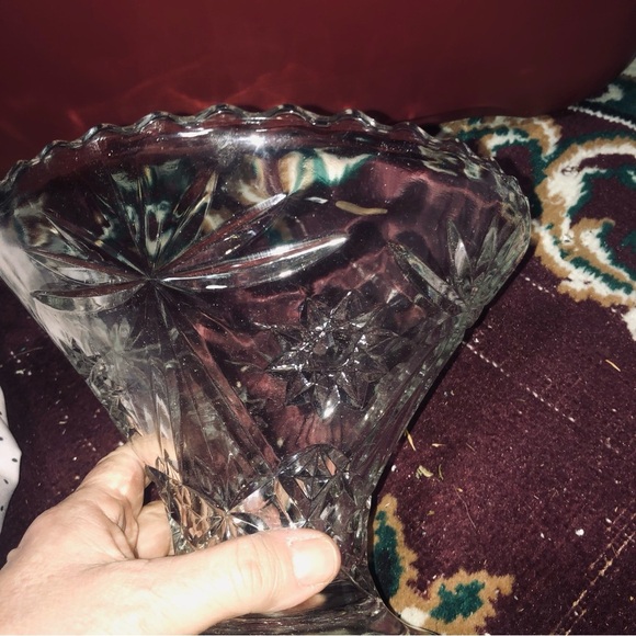 Vintage early American prescut glass Star of David pattern base of punch bowl. - Picture 4 of 6